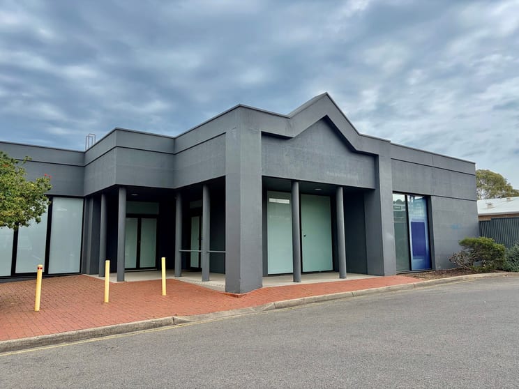 Click to view all images 211-213 Main South Road Morphett Vale SA 5162 - Image 1