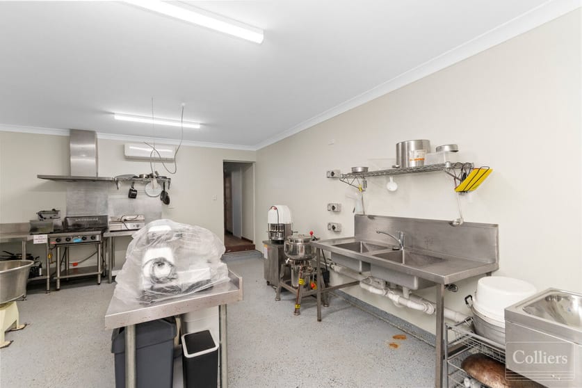 Click to view all images 17-19 Echlin Street West End QLD 4810 - Image 3
