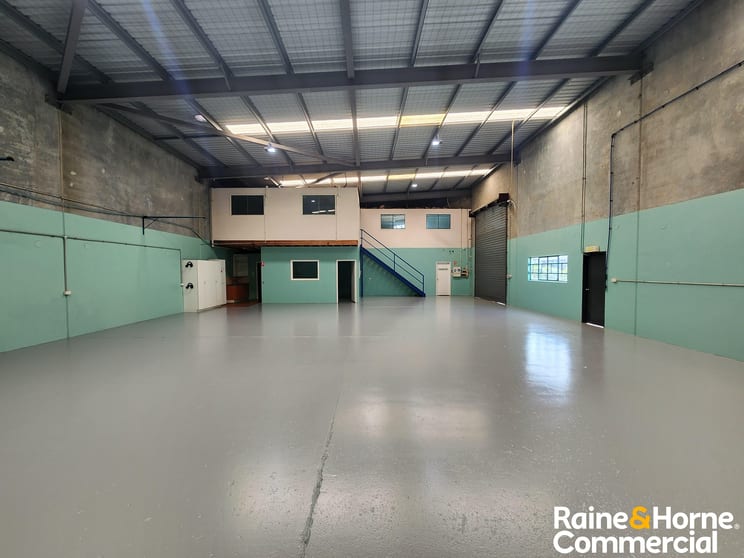 Click to view all images 1/15 Strathwyn Street Brendale QLD 4500 - Image 3
