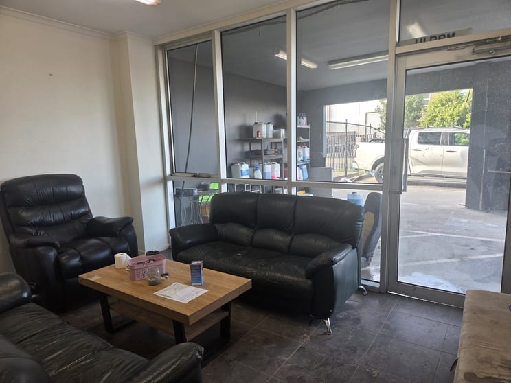 43 Davies Avenue Sunshine North VIC 3020 - Image 3