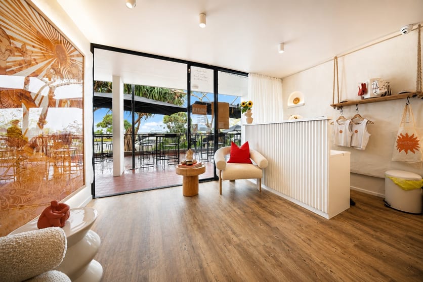 Click to view all images 3b 3/792 Pacific Parade Currumbin QLD 4223 - Image 2