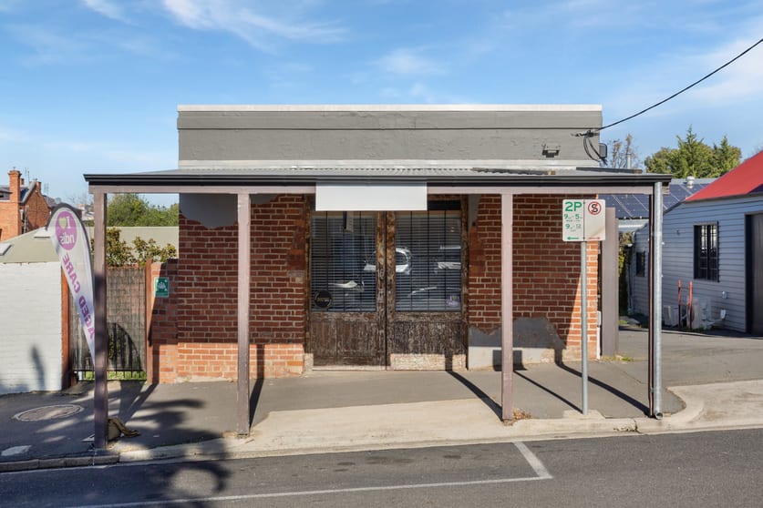 Click to view all images 16 Mostyn Street Castlemaine VIC 3450 - Image 2