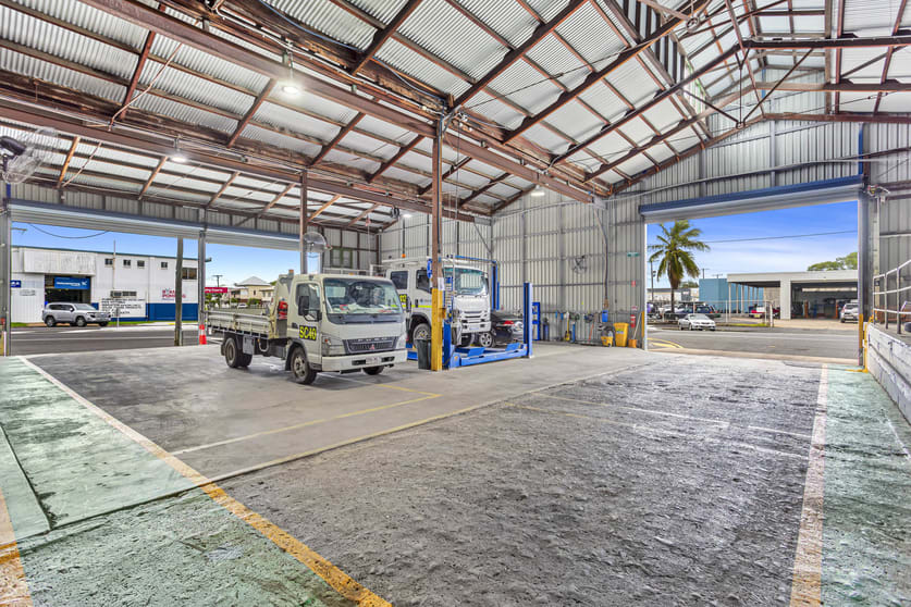 Click to view all images 235 East Street Rockhampton City QLD 4700 - Image 3