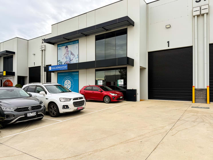 1/31 Camino Crescent Cranbourne West VIC 3977 - Image 2