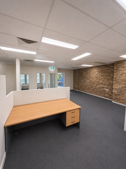 Click to view all images 1/3998 PACIFIC HIGHWAY Loganholme QLD 4129 - Image 2