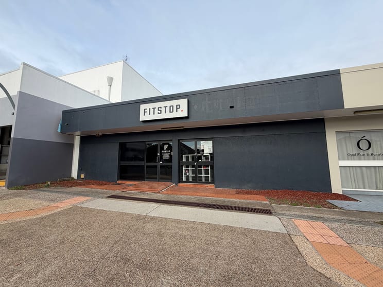 Click to view all images 1 & 2/143 Tingal Road Wynnum QLD 4178 - Image 1