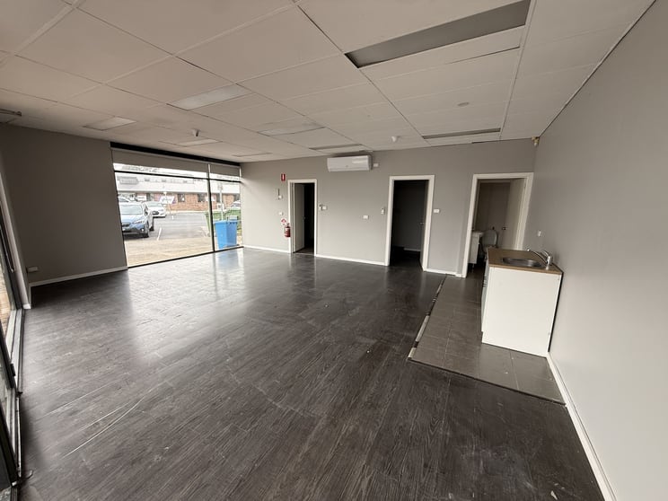 Click to view all images 6 Rebound Court Narre Warren VIC 3805 - Image 3