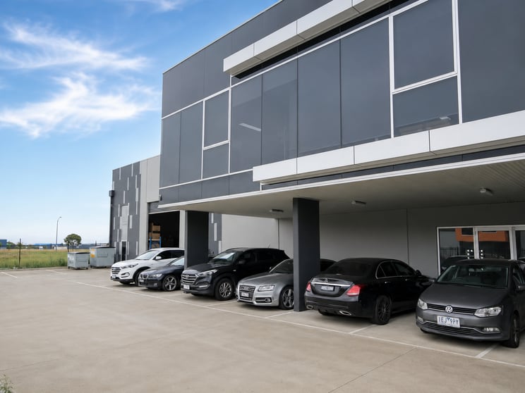 Click to view all images 7 Zacara Court Deer Park VIC 3023 - Image 3