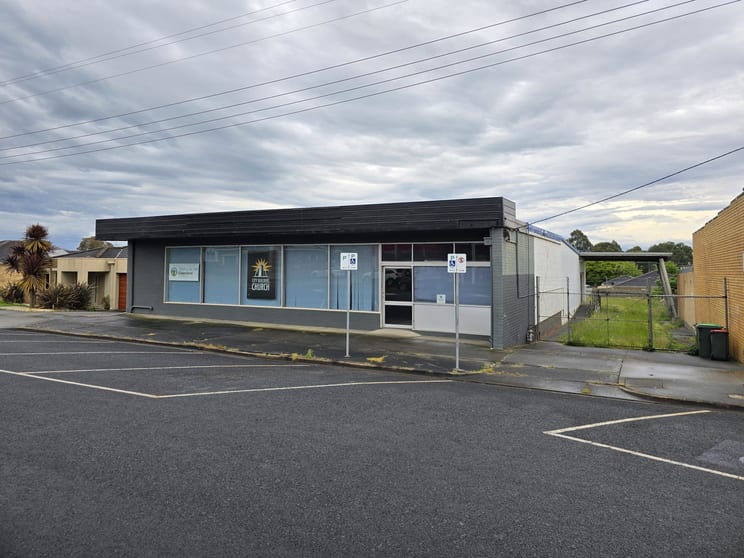 Click to view all images 39 Monash Road Newborough VIC 3825 - Image 1