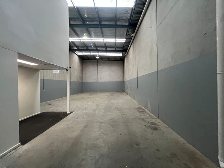 Click to view all images 2 West Court Coolaroo VIC 3048 - Image 2