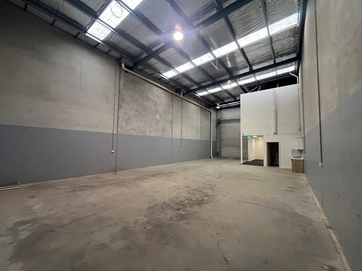 Click to view all images 2 West Court Coolaroo VIC 3048 - Image 3