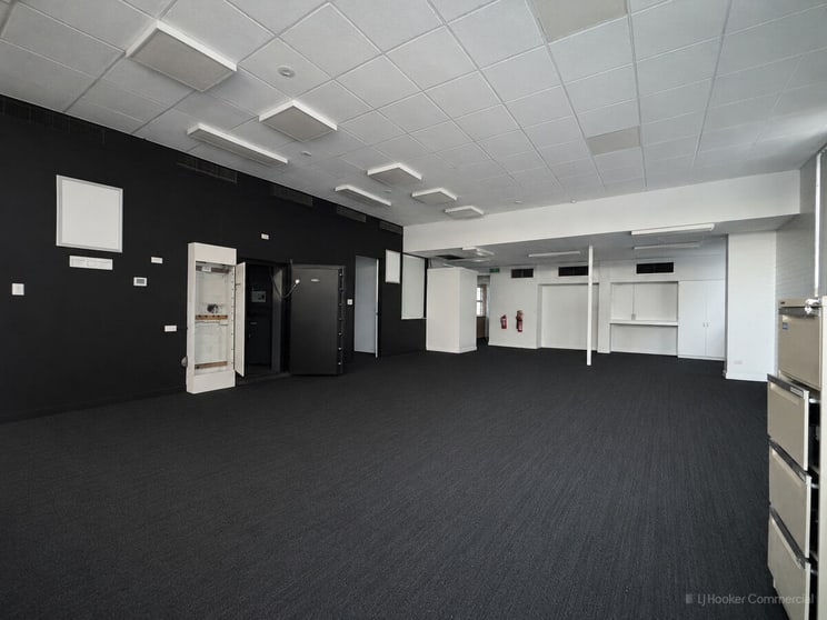 Click to view all images 109 Campbell Street Oakey QLD 4401 - Image 2