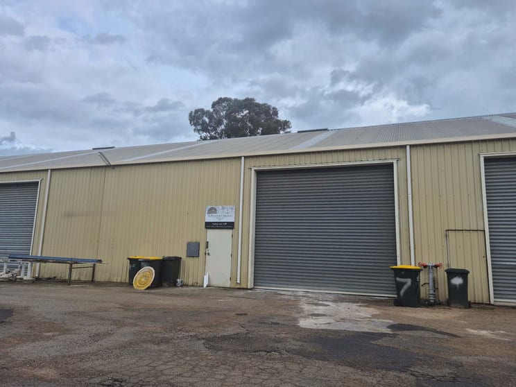 Click to view all images 5-7/15 Newman Street Wangaratta VIC 3677 - Image 1