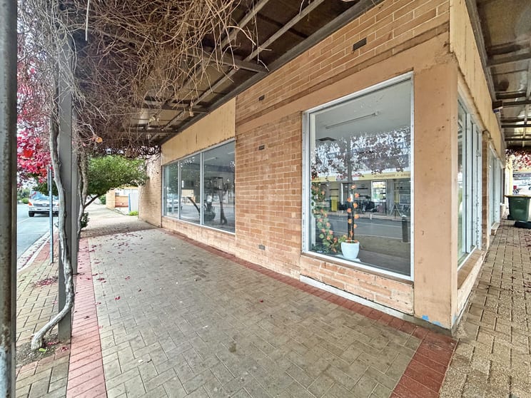 Click to view all images 21 William Street Berri SA 5343 - Image 2