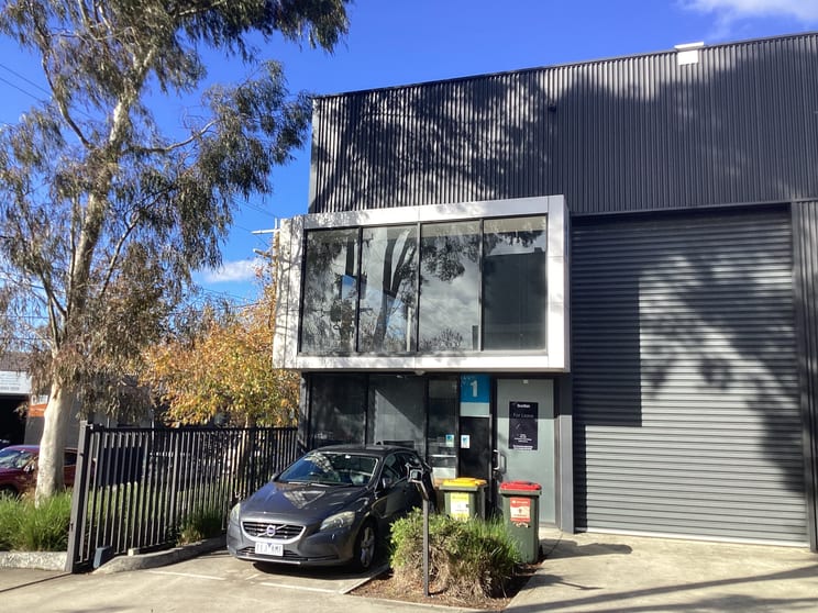 Click to view all images 1/8B Railway Avenue Oakleigh VIC 3166 - Image 2
