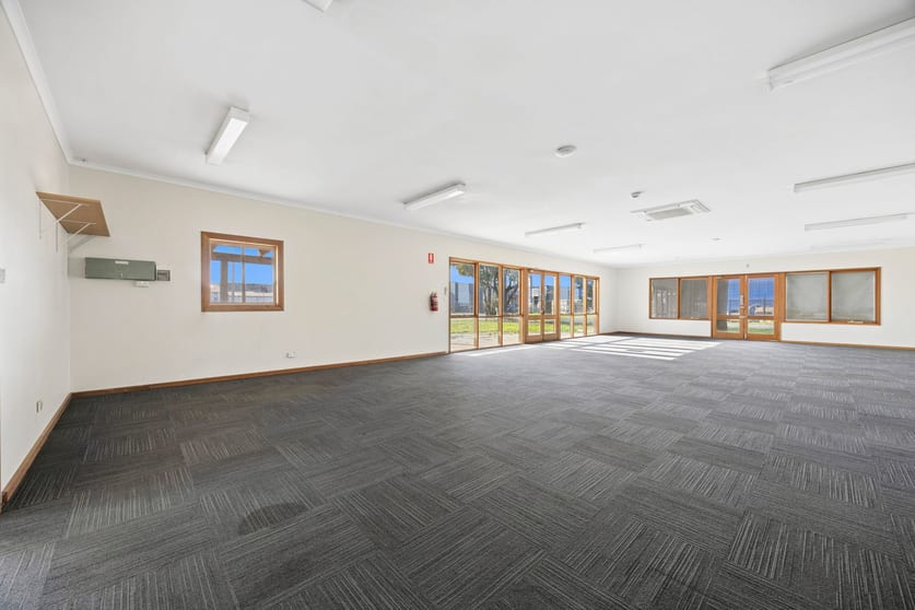 Click to view all images 140 Victoria Street North Geelong VIC 3215 - Image 3