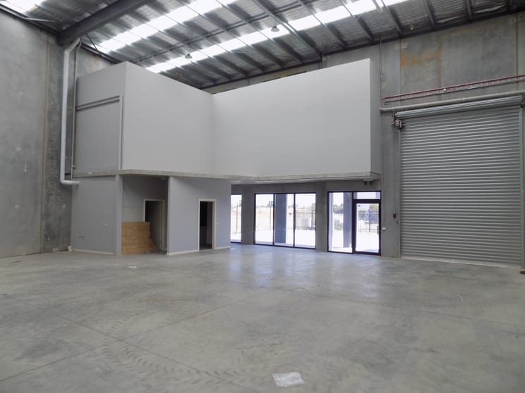Click to view all images 13/21 Graham Daff Boulevard Braeside VIC 3195 - Image 3