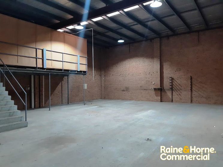 Click to view all images Unit 2/7 Devon Road Ingleburn NSW 2565 - Image 2