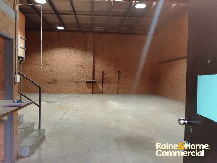 Click to view all images Unit 2/7 Devon Road Ingleburn NSW 2565 - Image 3