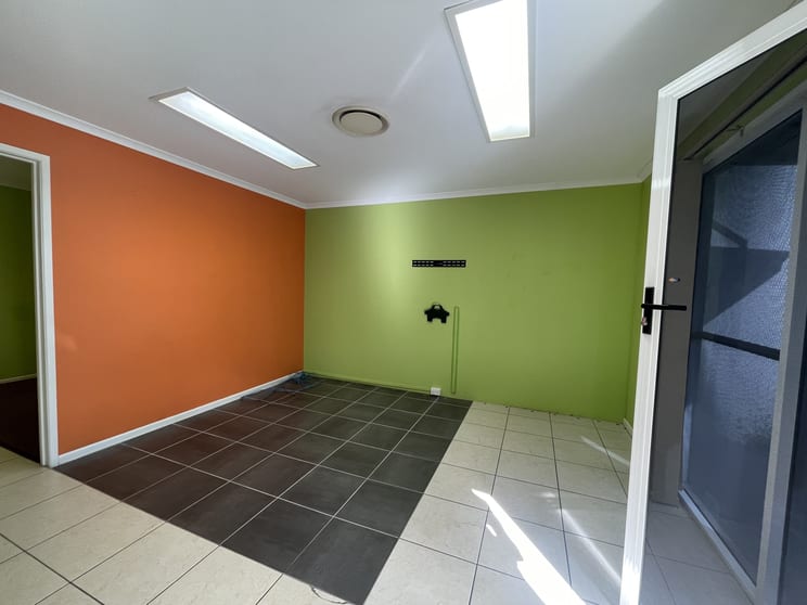 Click to view all images 3/6-8 TOMBO STREET Capalaba QLD 4157 - Image 3