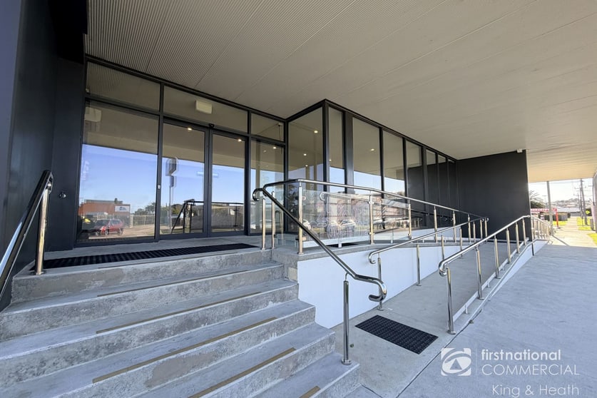 1/9 Mechanics Street Lakes Entrance VIC 3909 - Image 2