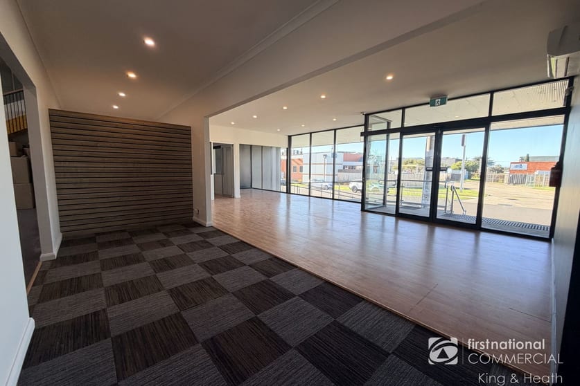 1/9 Mechanics Street Lakes Entrance VIC 3909 - Image 3
