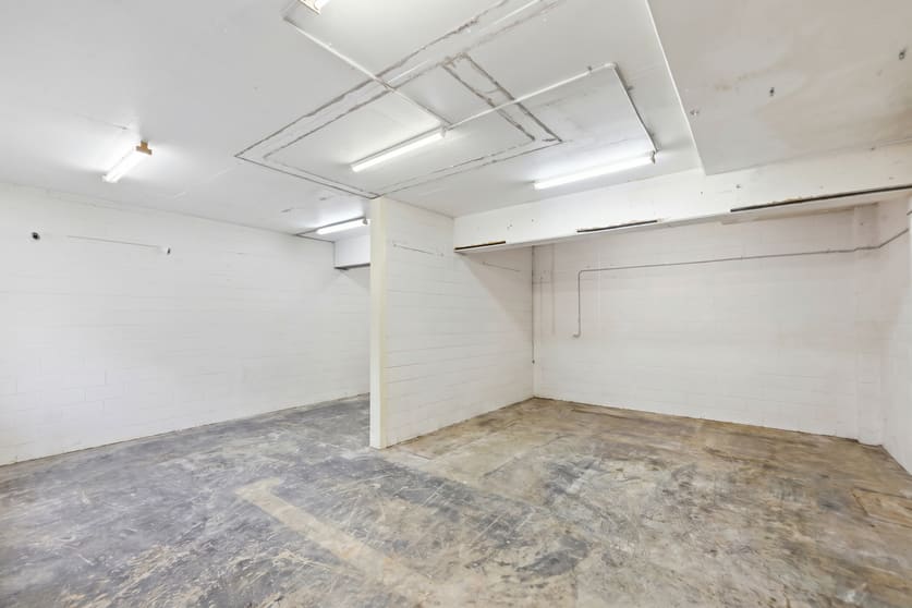 1/22 Ern Harley Drive Burleigh Heads QLD 4220 - Image 2