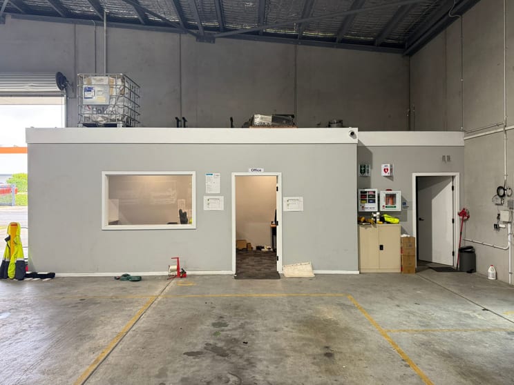 Click to view all images Unit 1/13 Yilen Close Beresfield NSW 2322 - Image 2