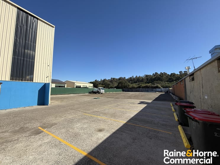 Click to view all images Rear yard/15 Blaxland Road Campbelltown NSW 2560 - Image 3