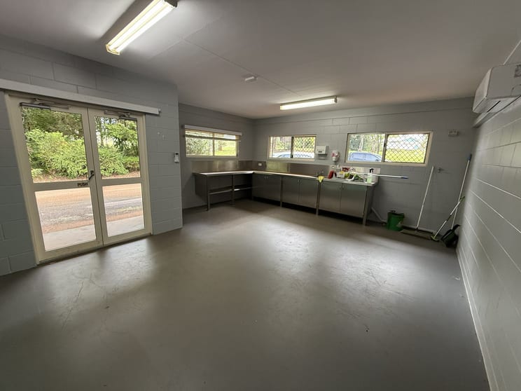 Click to view all images Atherton QLD 4883 - Image 3