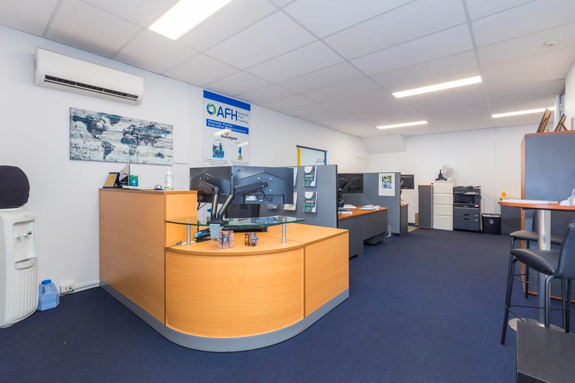 Click to view all images 6 Karratha Street Welshpool WA 6106 - Image 3
