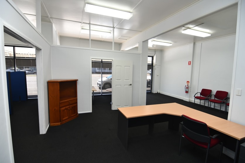 2/278 Charters Towers Road Hermit Park QLD 4812 - Image 3