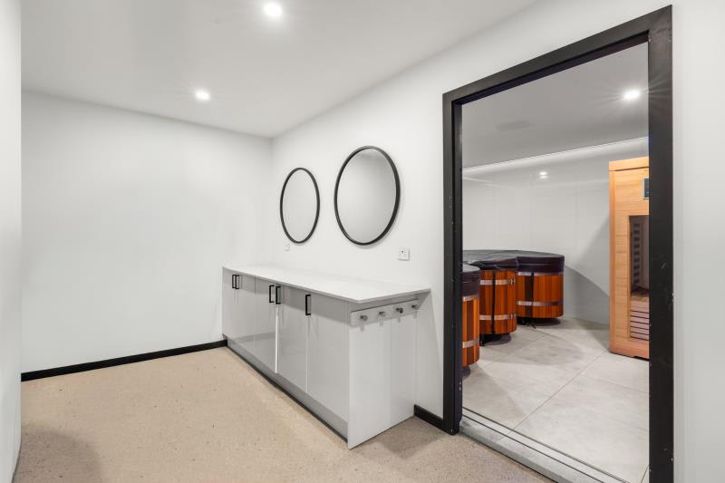 Click to view all images Shop 8A/210 Central Coast Highway Erina NSW 2250 - Image 5