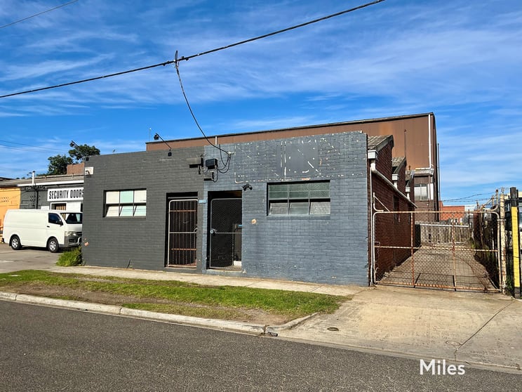 Click to view all images 4/179 Bamfield Road Heidelberg West VIC 3081 - Image 1