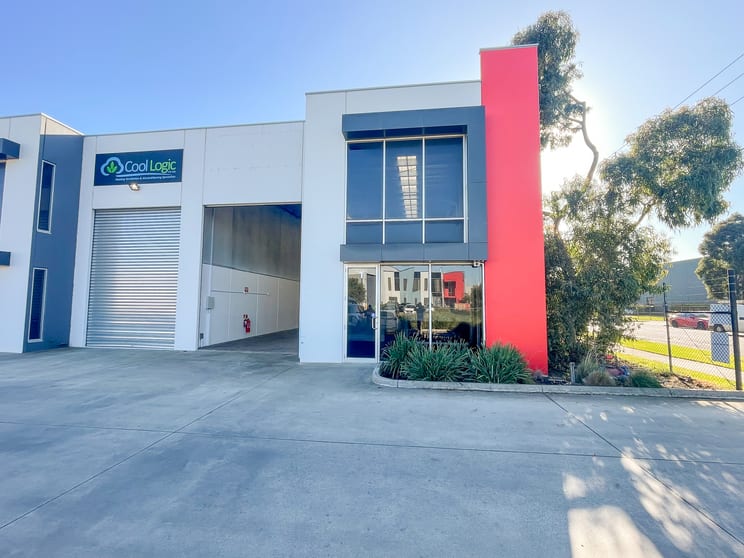 Click to view all images 1/71 Frankston Gardens Drive Carrum Downs VIC 3201 - Image 1