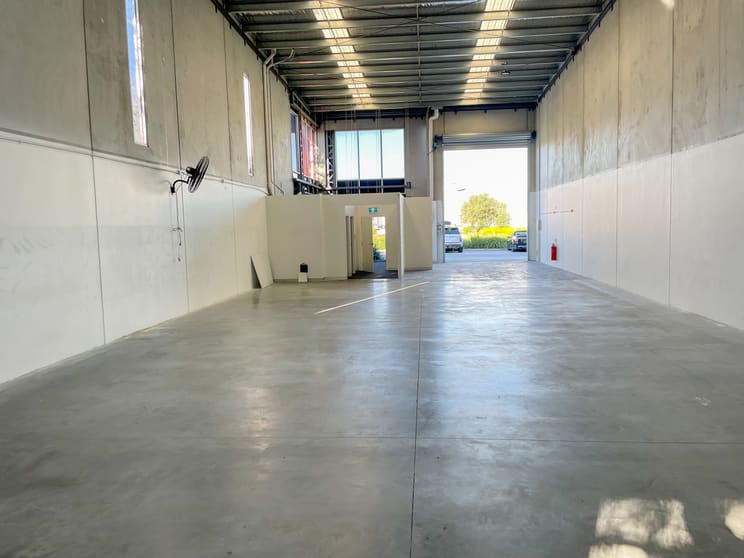 Click to view all images 1/71 Frankston Gardens Drive Carrum Downs VIC 3201 - Image 2