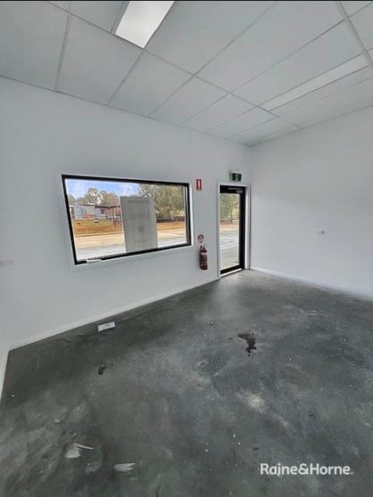 Click to view all images 34 WICKHAM LANE Young NSW 2594 - Image 3