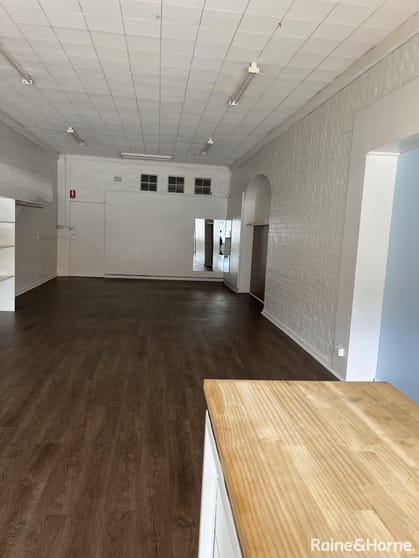 Click to view all images 184 Boorowa Street Young NSW 2594 - Image 3