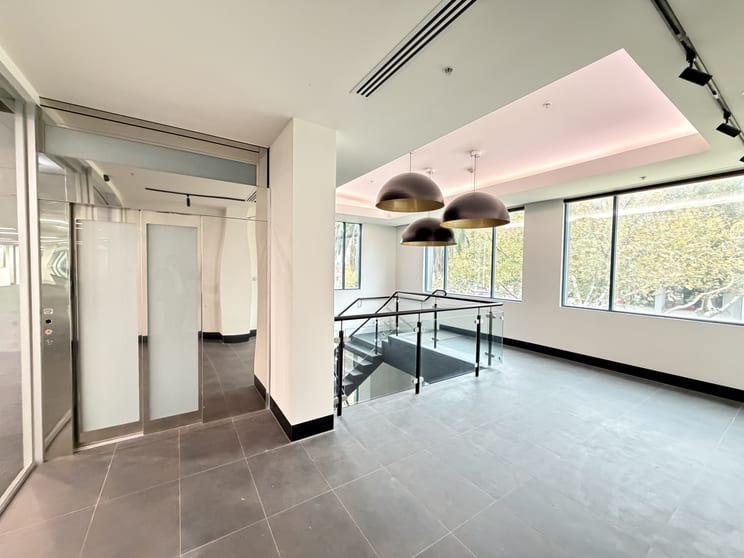 Click to view all images Whole/261 Salmon Street Port Melbourne VIC 3207 - Image 3