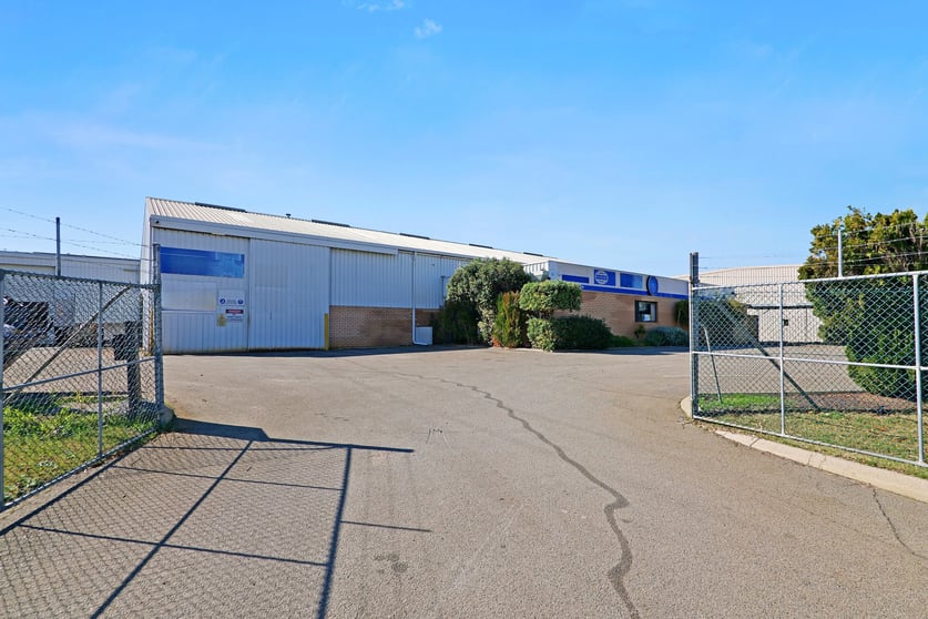 Click to view all images 3 Hantke Place Welshpool WA 6106 - Image 2