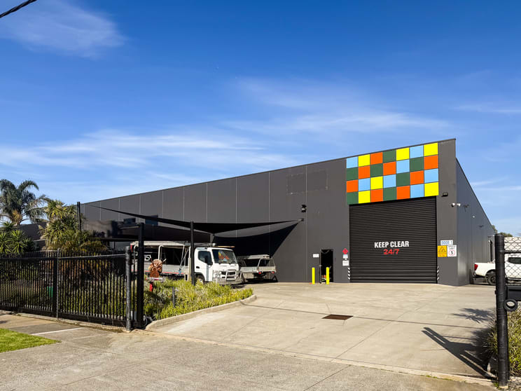 Click to view all images 13-15 Leah Grove Carrum Downs VIC 3201 - Image 2