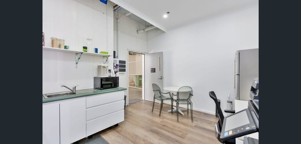 Click to view all images 2/15 Windsor Ave Springvale VIC 3171 - Image 1