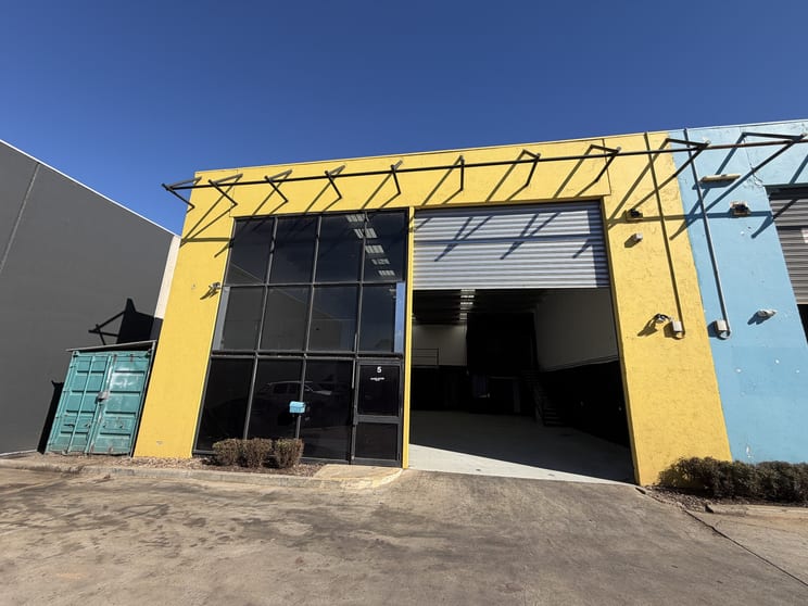 Click to view all images 5/85-91 High Street Melton VIC 3337 - Image 1
