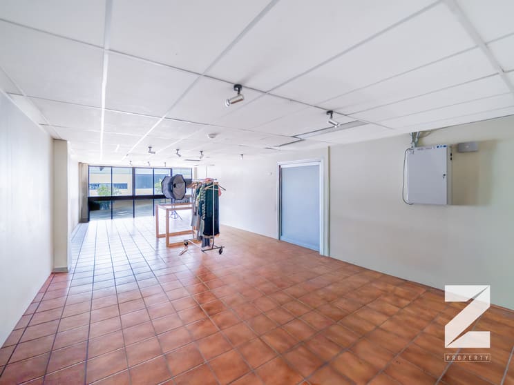 Click to view all images 2/25 Glenelg Street South Brisbane QLD 4101 - Image 3