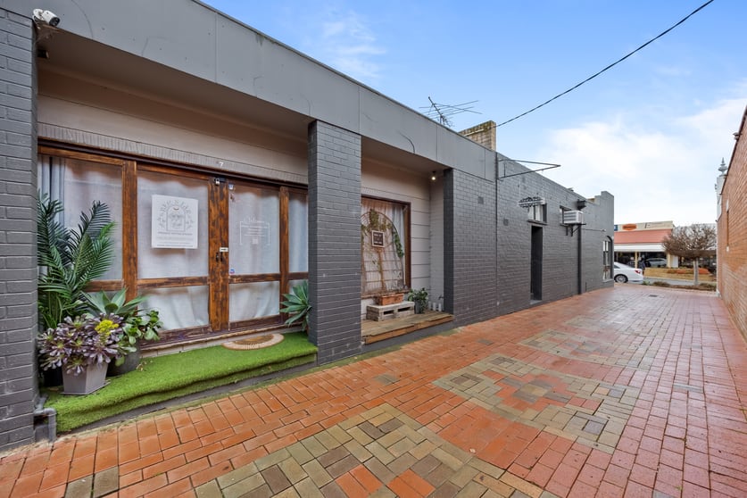 Click to view all images 139 Main Street Stawell VIC 3380 - Image 2