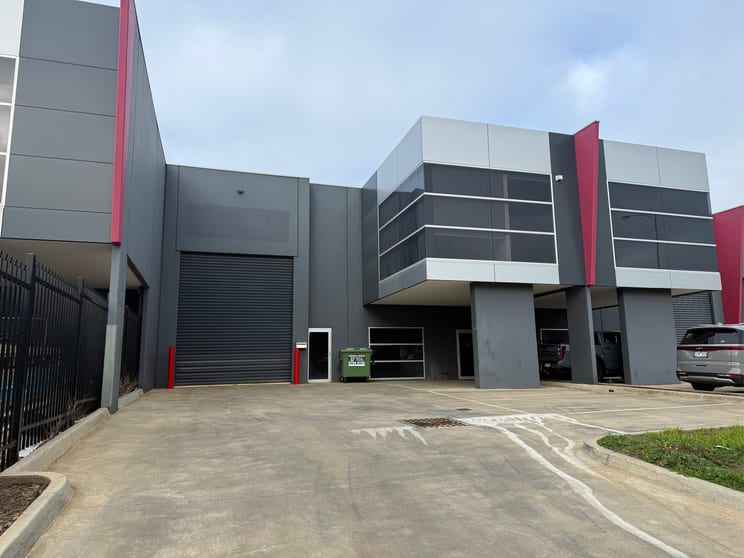 Click to view all images Unit 3/82 Eucumbene Drive Ravenhall VIC 3023 - Image 1