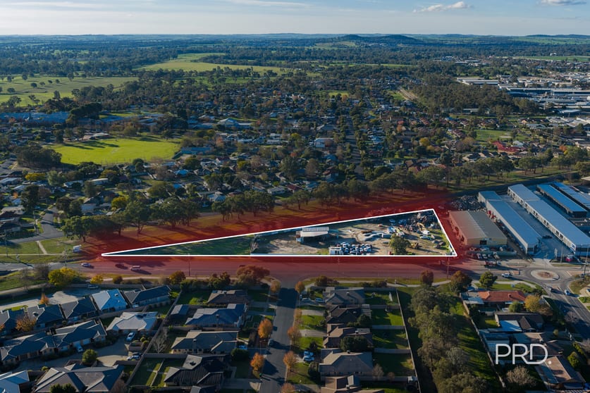 Click to view all images 167 Fernleigh Road Wagga Wagga NSW 2650 - Image 3