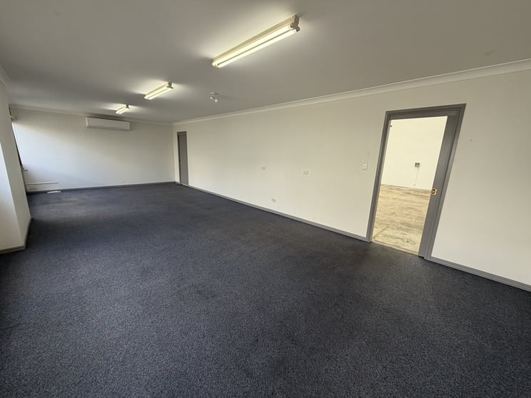 Click to view all images 2/86 Boyland Avenue Coopers Plains QLD 4108 - Image 3