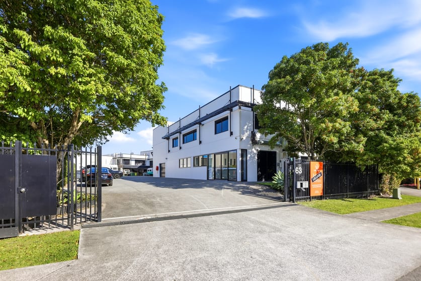 Click to view all images 1/63 Township Drive Burleigh Heads QLD 4220 - Image 2