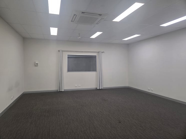 Click to view all images 25 Latitude Boulevard Thomastown VIC 3074 - Image 3
